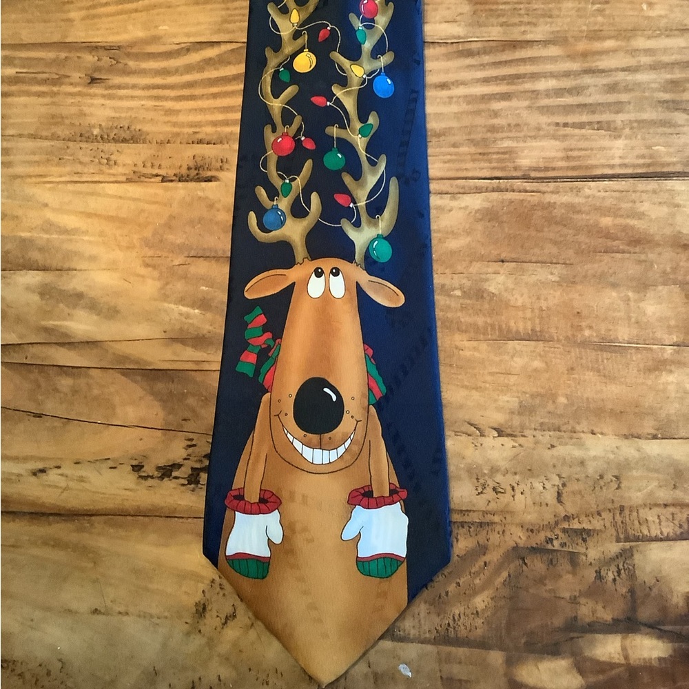 CHRISTMAS MOOSE TIE. NEW WITH TAGS.